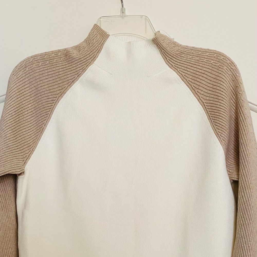 Tommy Hilfiger Cream and Tan Sweater